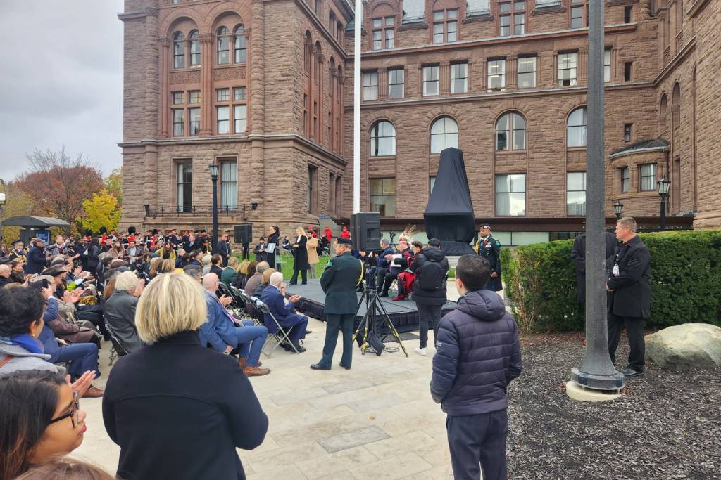 Unveiling Queen Elizabeth II Sculpture